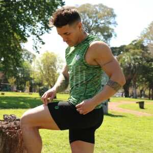 Short Zuplex liso, negro, logo verde. Fishbone