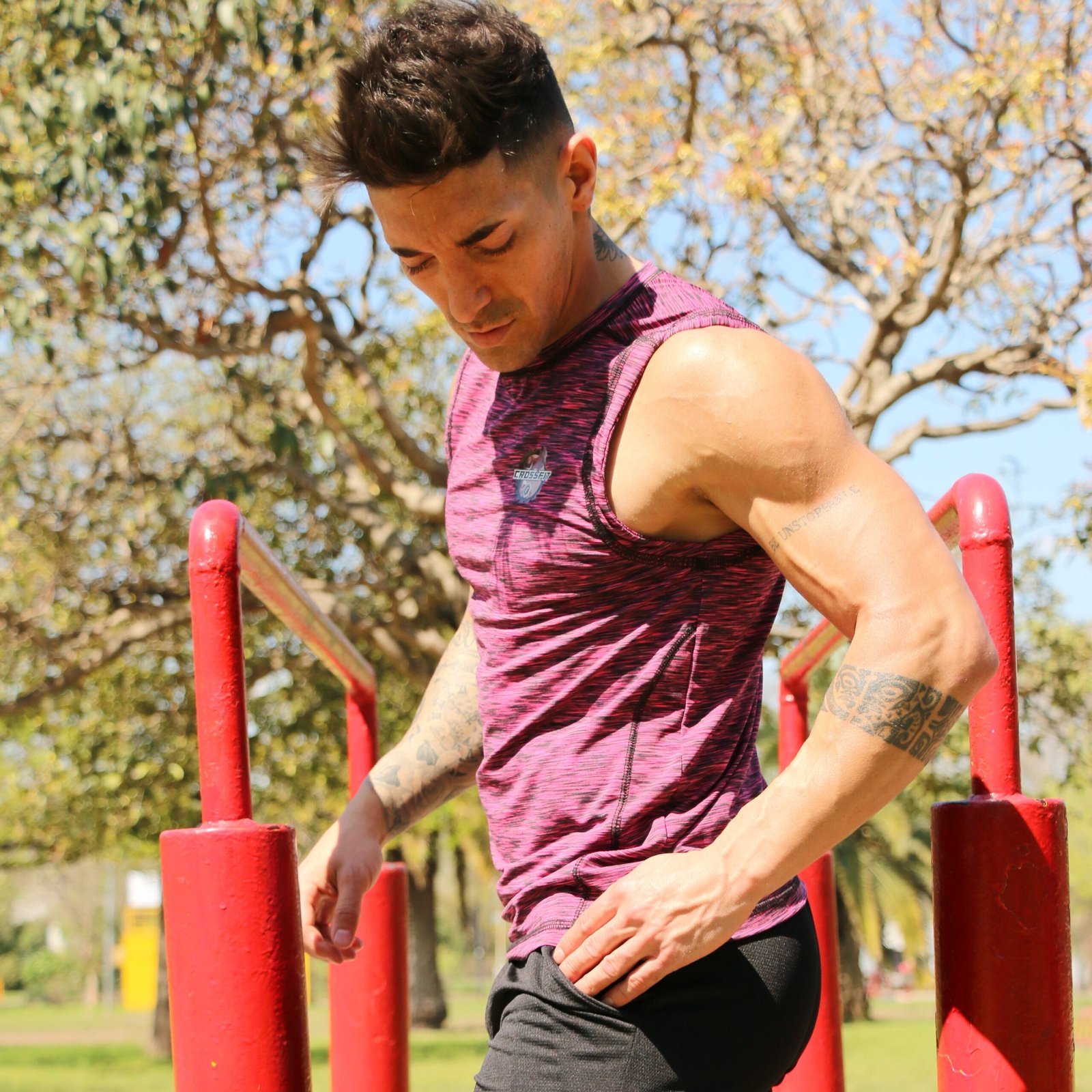 Musculosa jaspeda Bordó Fishbone / Short Zuplex liso, negro, logo blanco. Fishbone