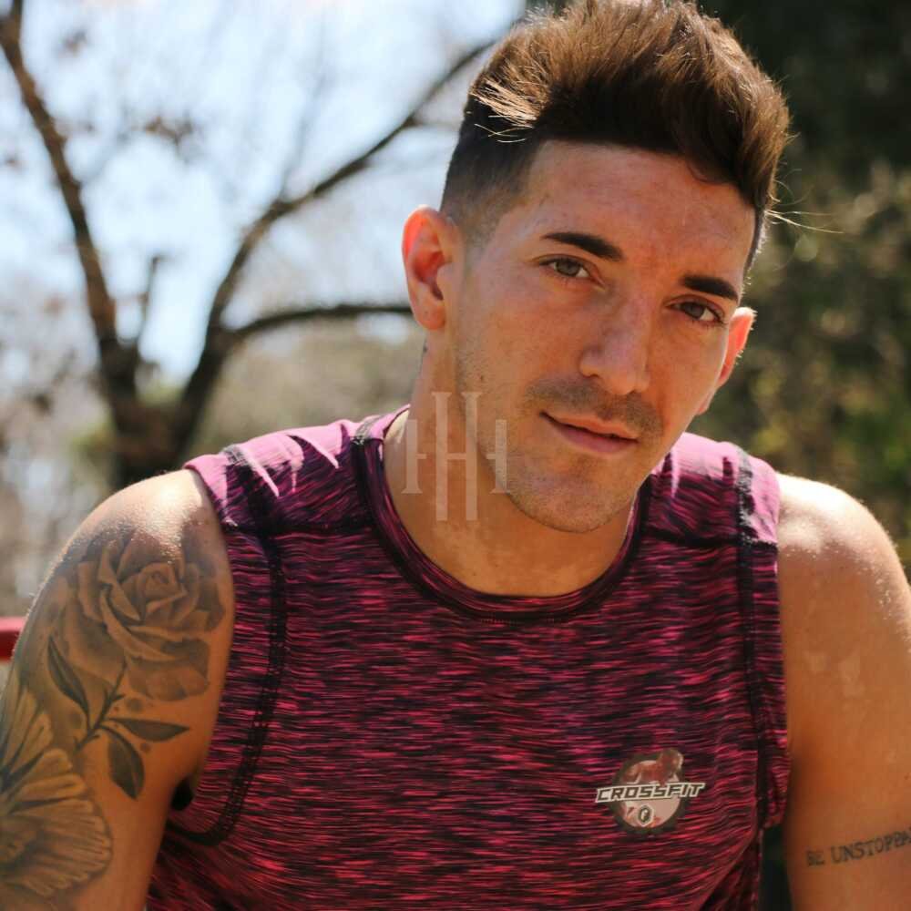 Musculosa jaspeda Bordó Fishbone / Short Zuplex liso, negro, logo blanco. Fishbone