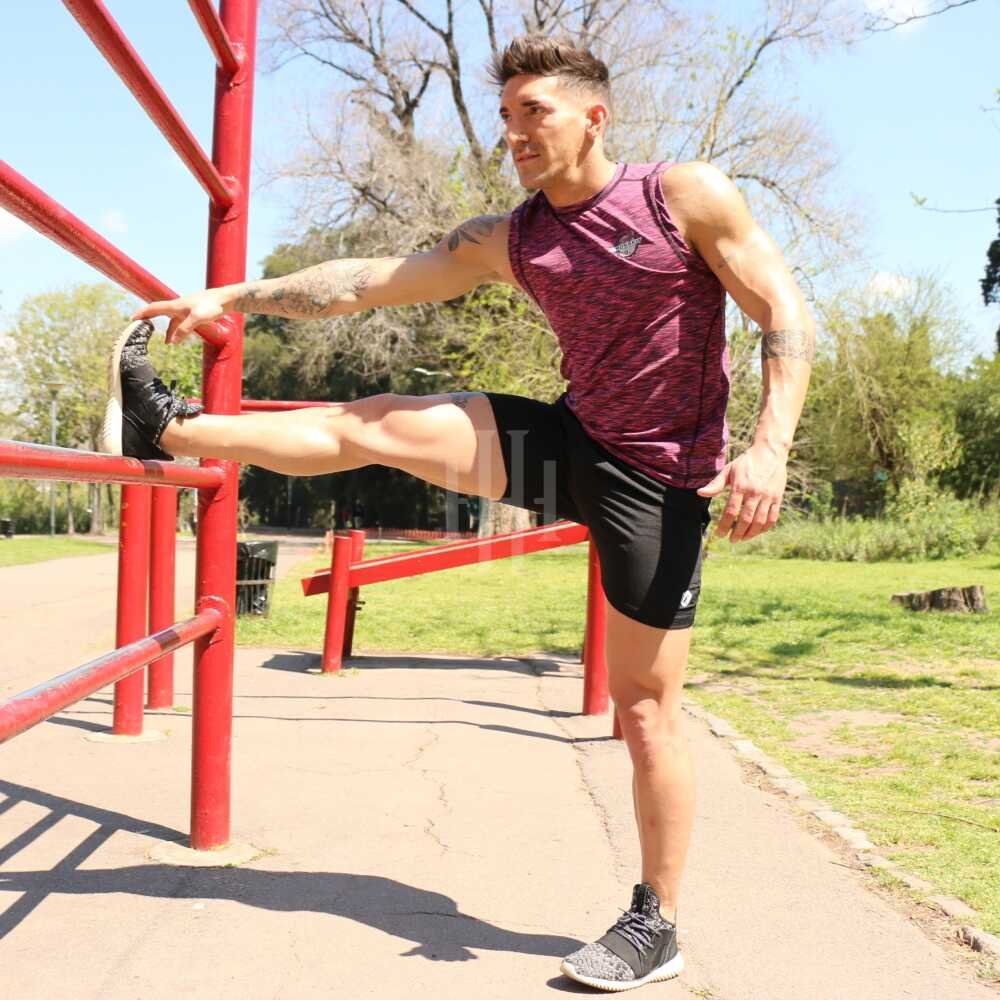 Musculosa jaspeda Bordó Fishbone / Short Zuplex liso, negro, logo blanco. Fishbone