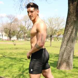 Short Zuplex liso, negro, logo blanco. Fishbone