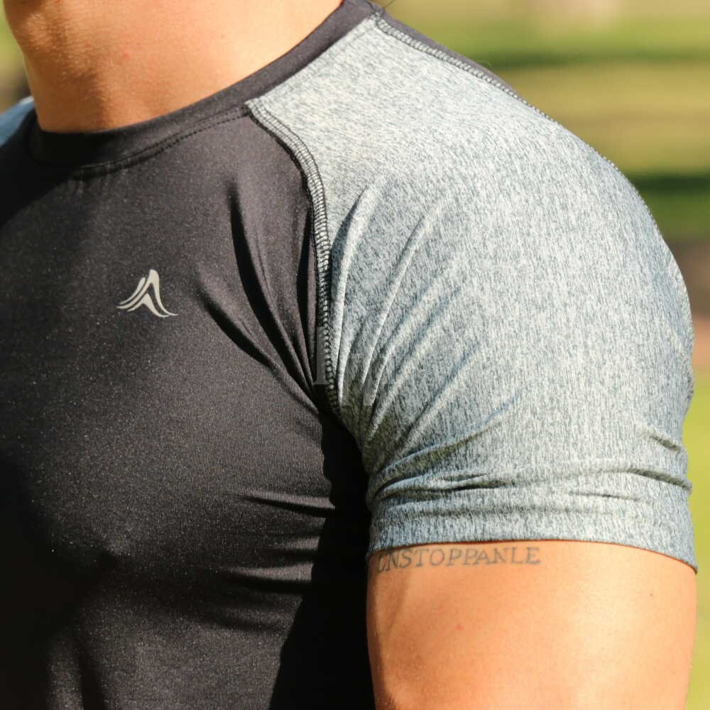 Remera microfibra con lycra, negra mangas grises, Crossray / Short lycra con calza. Nego, logo blanco. Crossray