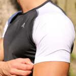 Remera microfibra con lycra, negra mangas blancas Crossray / Short negro, logo blanco, con cierre. Crossray