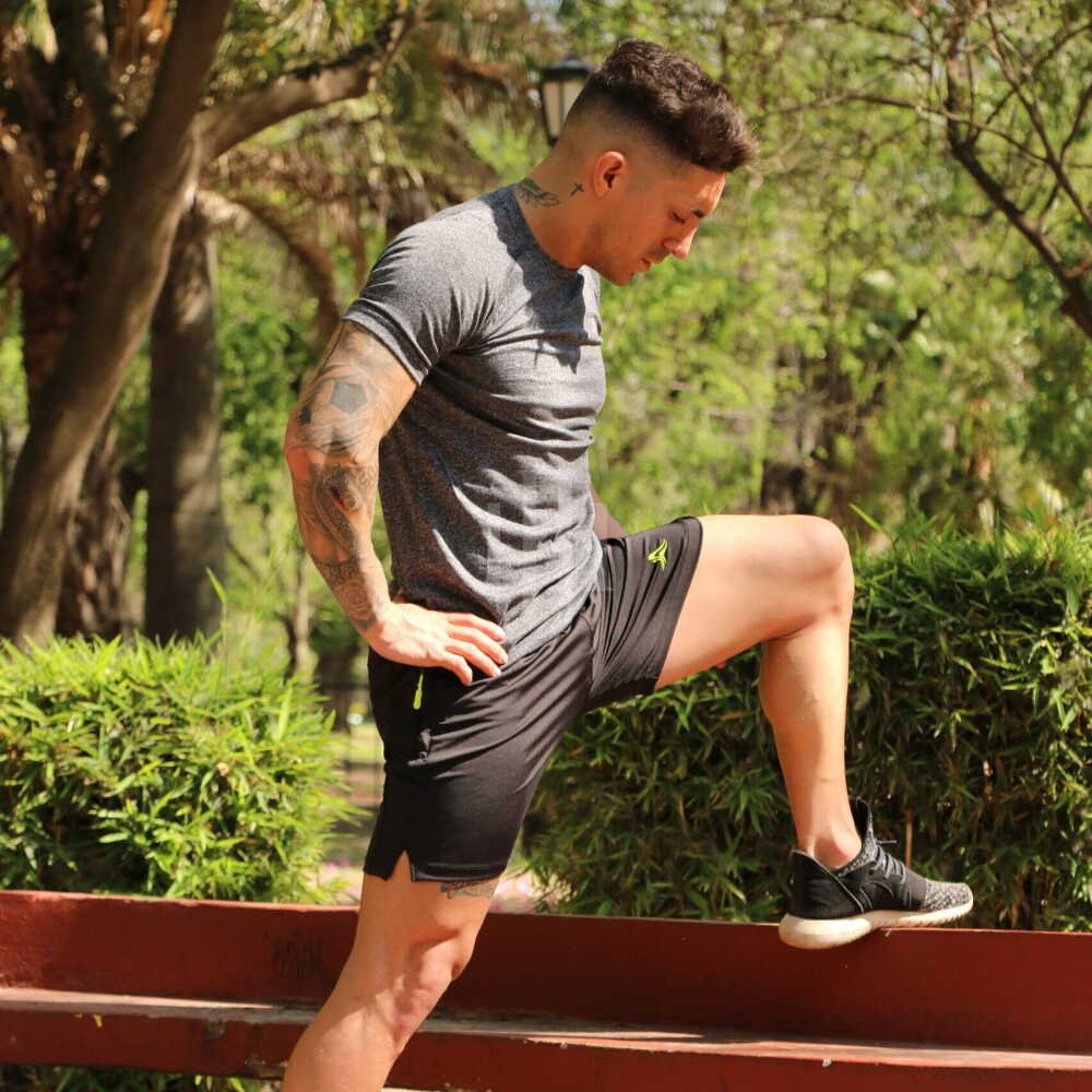 Remera algodon running urban gym sport. Gris jaspeado. Crossray / Short negro, logo verde flúor, con cierre, Crossray