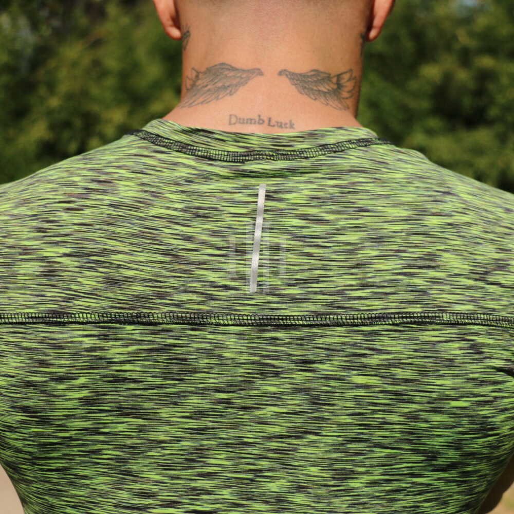 Remera deportiva touch Jaspeada Verde Fishbone / Short Dryfit Juvenil Gris Fishbone