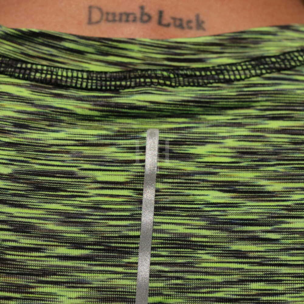 Remera deportiva touch Jaspeada Verde Fishbone / Short Dryfit Juvenil Gris Fishbone