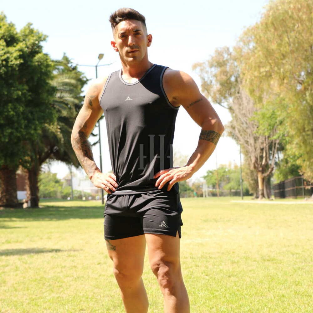 Musculosa microfibra Crossray. Short con sierre Crossray.