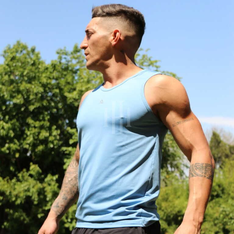 Musculosa elastizada urban gym sport Crossray Aero / Short negro, logo blanco, con cierre. Crossray