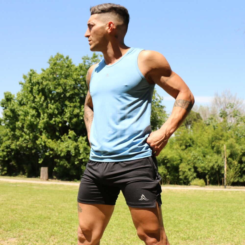 Musculosa elastizada urban gym sport Crossray Aero / Short negro, logo blanco, con cierre. Crossray