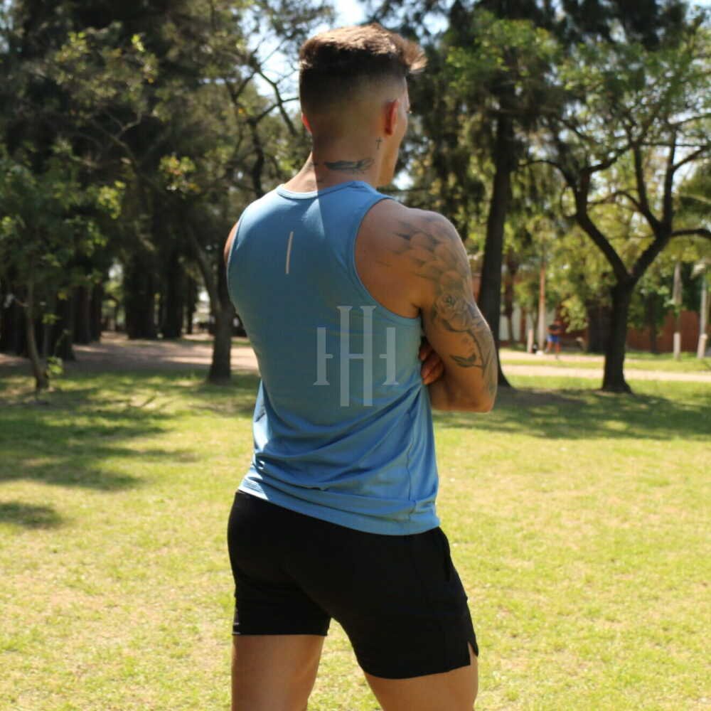 Musculosa elastizada urban gym sport Crossray Aero / Short negro, logo blanco, con cierre. Crossray