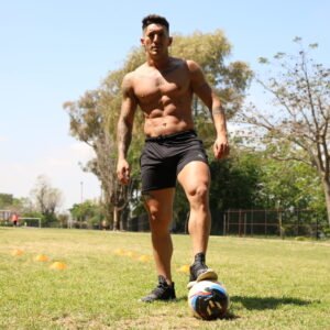 Short negro, logo blanco, con cierre. Crossray